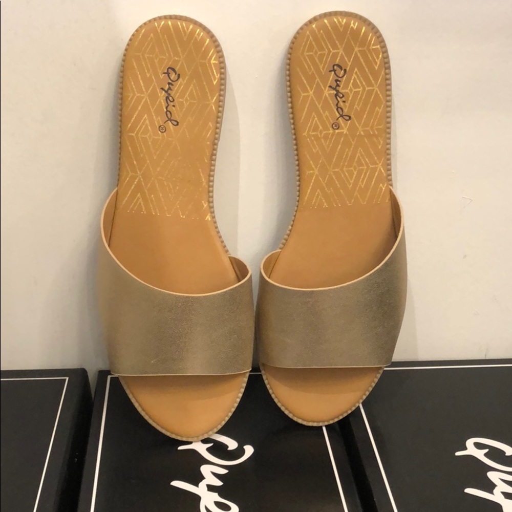 Desmond metallic flats